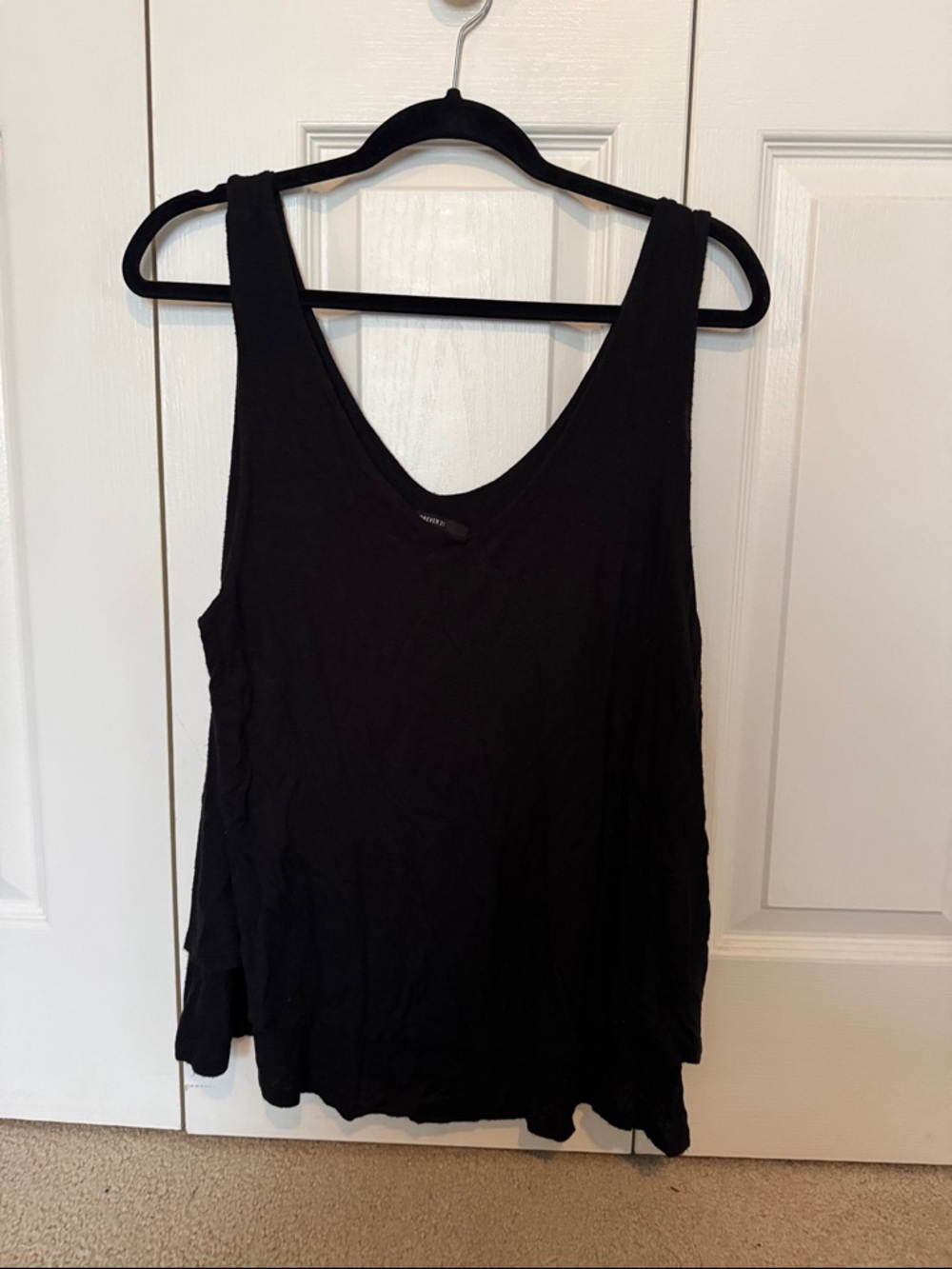 Black Women's Sleeveless V-Neck Tank Top - XL